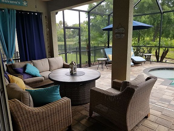 Full outdoor livingroom