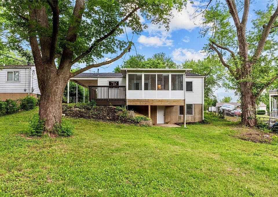 2nd image of 4809 Cherry Blossom Ln