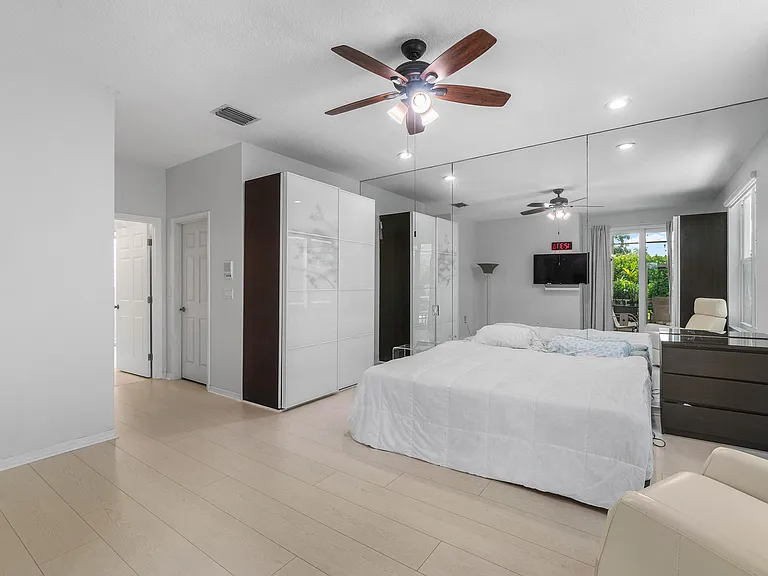 7087 NW 78th Pl — Photo 21