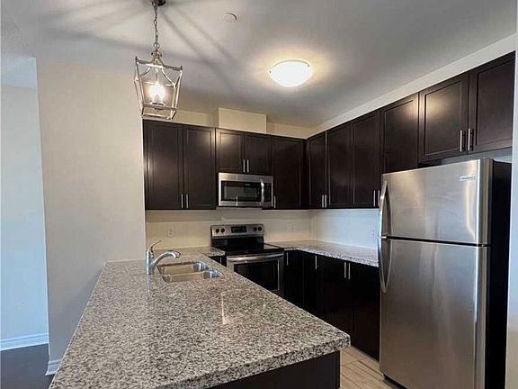 4th image of 7325 Markham Rd #418