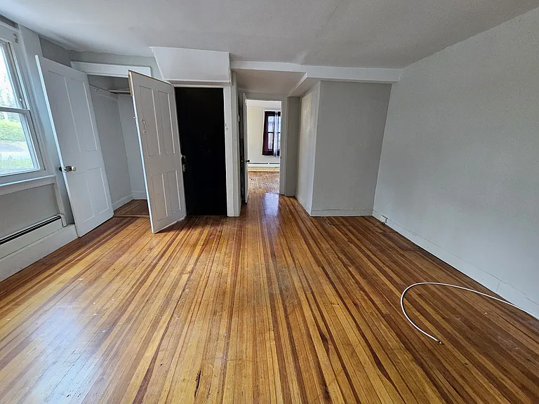 300 W Elm St — Photo 8