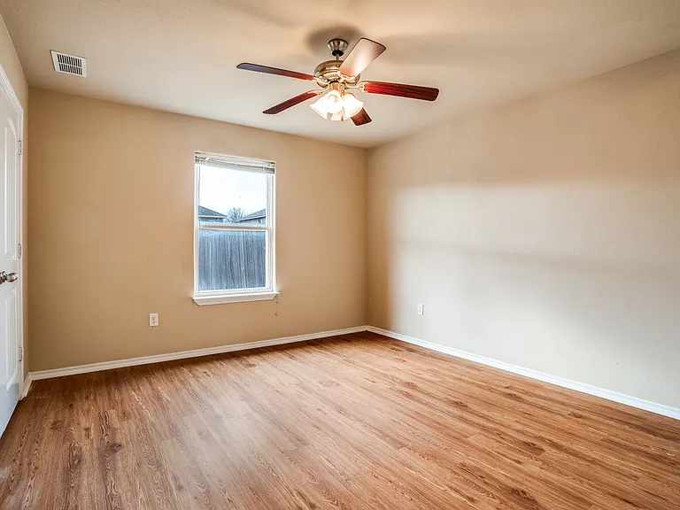 811 E College Ave — Photo 8