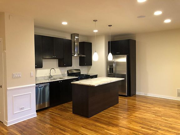 3rd image of 4318 N California Ave #103