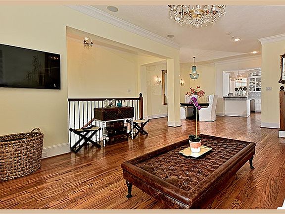 4th image of 87 Colonial Row Dr