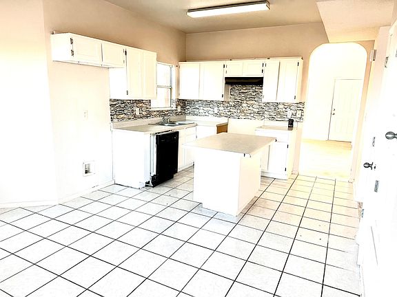 3rd image of 10996 Northampton St