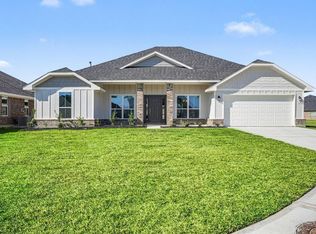10 Keystone Ct, Angleton, TX 77515