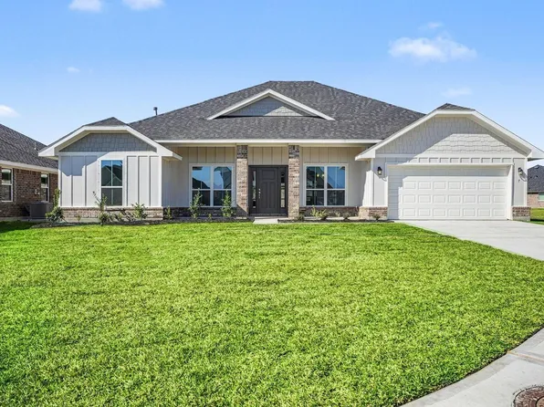 10 Keystone Ct, Angleton, TX 77515