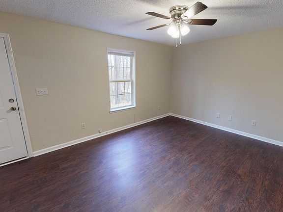 3rd image of 210 Laurelwood Dr #B
