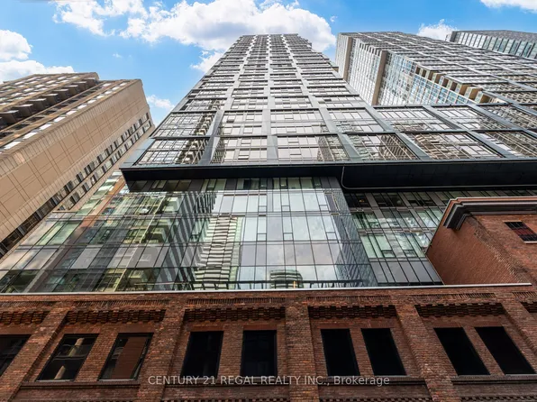 15 Mercer St #2204, Toronto, ON M5V 0T8