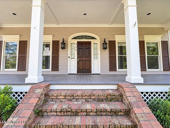 2nd image of 111 Newport Cir