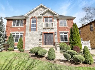8105 N Oconto Ave, Niles, IL 60714