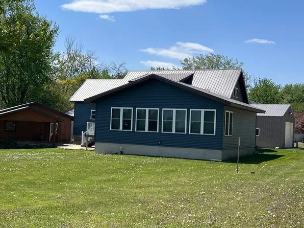 2496 239th St, New Hampton, IA 50659