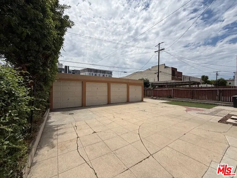 830 S Detroit St — Photo 20