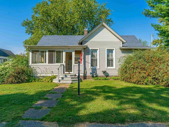 204 N Logan St, New Holland, IL 62671