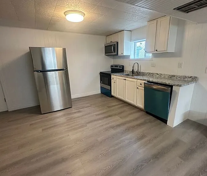 1416 W Harris Ave #2 — Photo 5