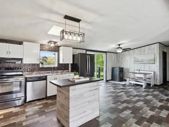 10343 E Pakes Rd, Crystal, MI 48818