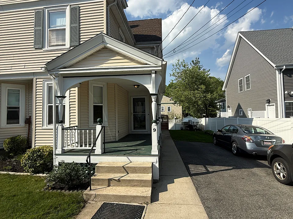 9-11 Rockland St #9