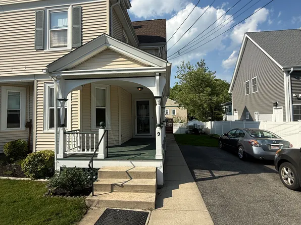 9-11 Rockland St #9, Newton, MA 02458