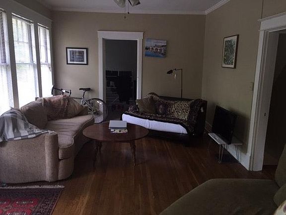 4th image of 2001 19th Ave S #B