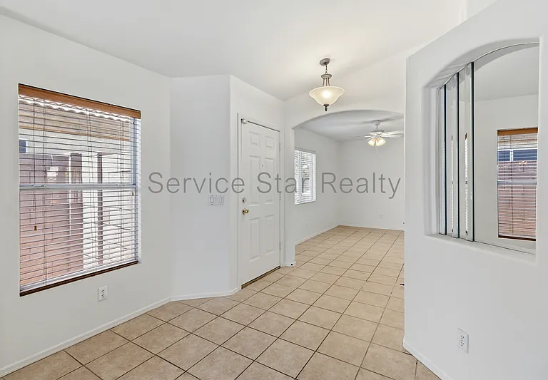 3039 E Hononegh Dr — Photo 3