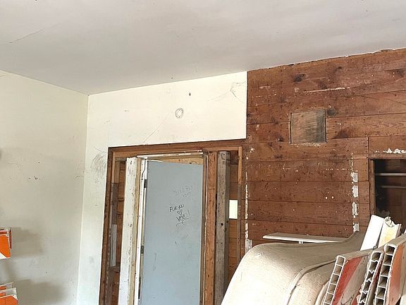 2nd image of 737 Porter st