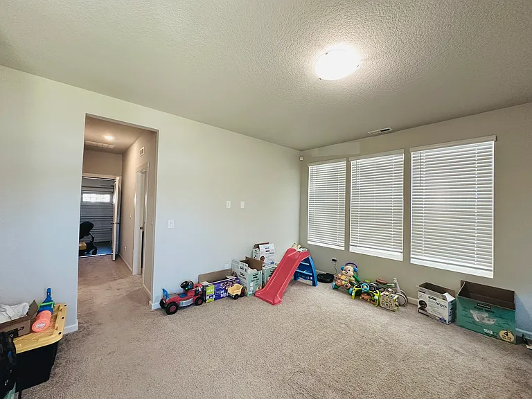 8201 SE Crabapple St — Photo 9