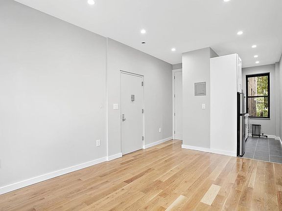 5th image of 482 Tompkins Ave APT 2D