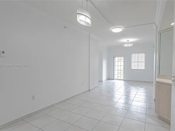 17405 NW 75th Pl, Hialeah, FL 33015