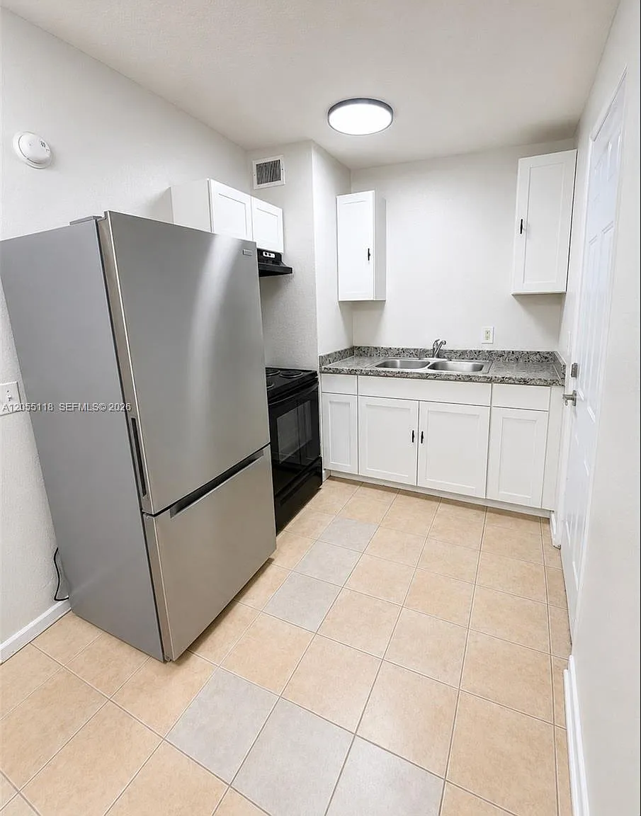3 bed, 1.0 bath, 1196 sqft, $1,680 — Photo 4