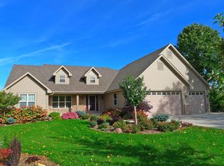 334 Winter Ln, Slinger, WI 53086