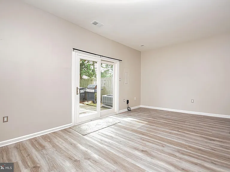 8853 Teakwood Ct — Photo 18