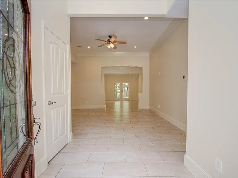 10572 Twin Oak Dr — Photo 2