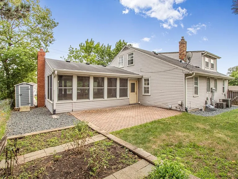 1415 Lake St NE — Photo 8