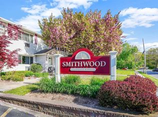 211 Terry Rd APT 15B, Smithtown, NY 11787