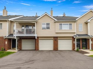 22071 Fairlane Blvd, Woodhaven, MI 48183