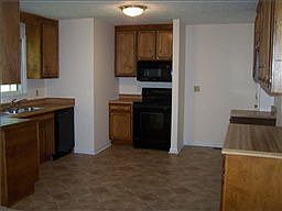 4th image of 916 Avery Valley Dr