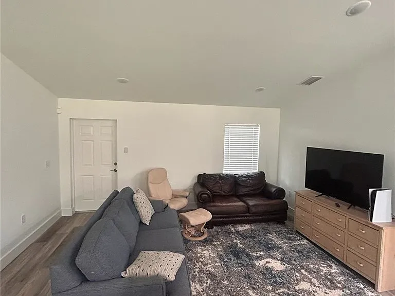 2812 NW 25th St — Photo 3