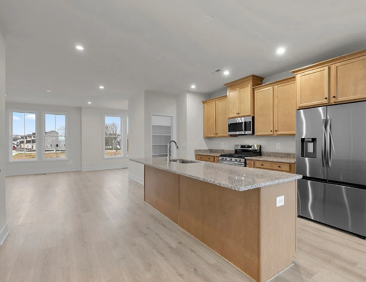 3 bed, 2400 sqft, $2,525 — Photo 3