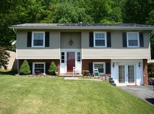 1318 S Day Pl, Covington, VA 24426