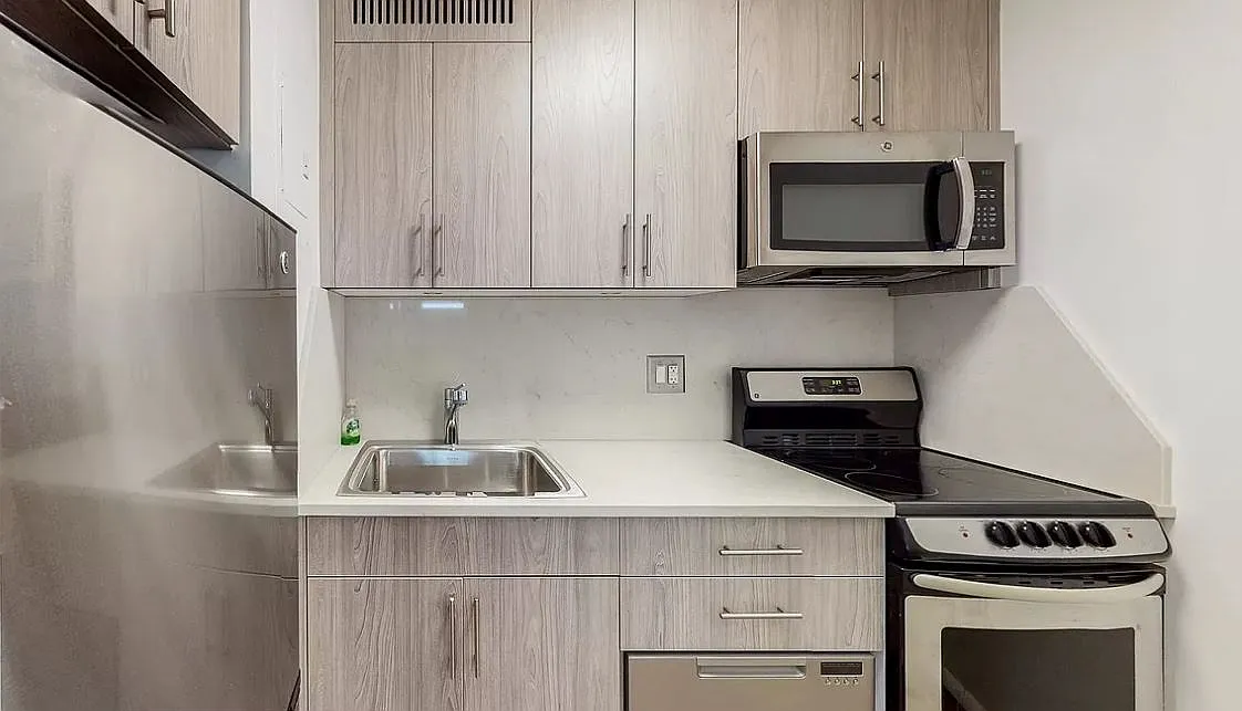 433 West 43rd Street — Photo 4