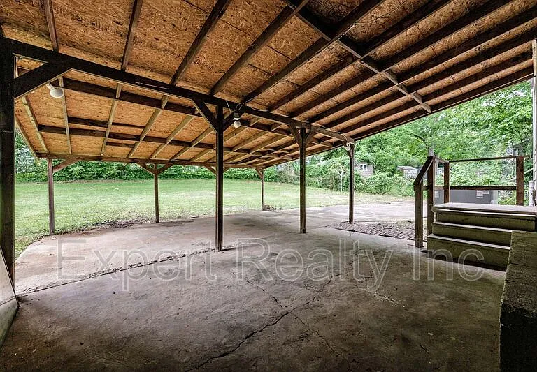 920 Parkway Dr — Photo 24