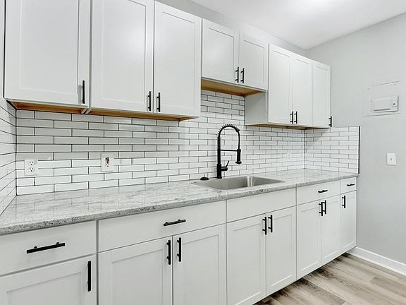 3rd image of 436 NW 15th Avenue