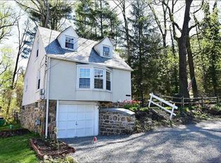2471 S Fountain St, Allentown, PA 18103