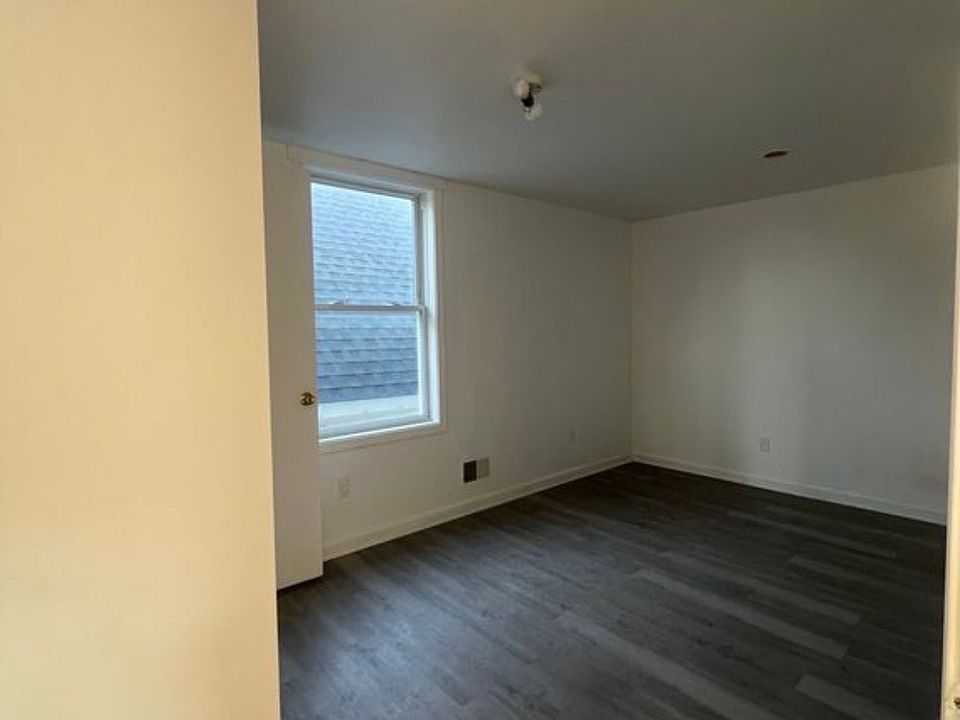 2nd image of 2065 Broadway St #3