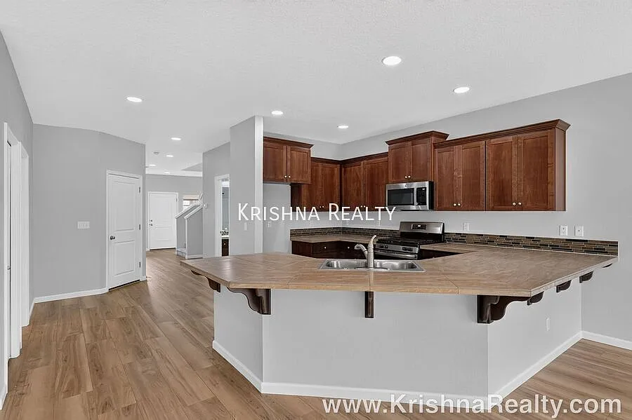 Beautiful 5 Bedroom | 3 Bathroom Single Family Home | Located In Abbey Creek Community | Highly D... — Photo 4