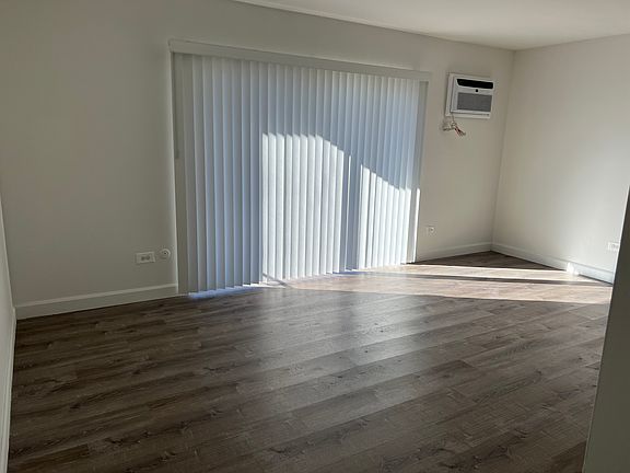 3rd image of 10S510 Echo Ln APT 10
