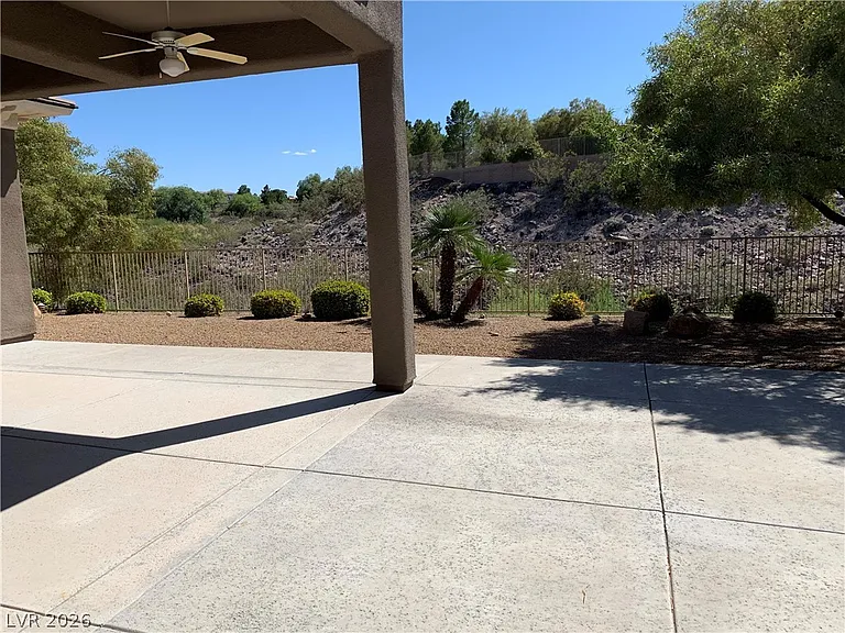 27 Plum Hollow Dr — Photo 32