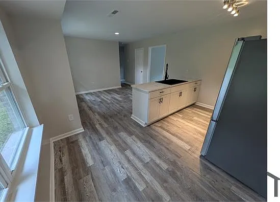 4 bed, 1200 sqft, $2,400 — Photo 3