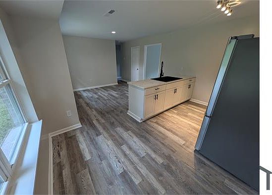 3rd image of 4459 Hardwood St