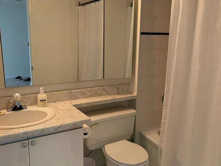 21 Overlea Blvd #902 — Photo 16